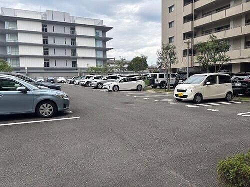 物件外観写真3　(駐車場)