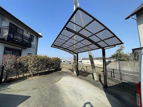 物件外観写真2　(原状回復工事前)