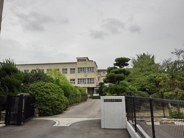 周辺環境(坂出市立東部小学校まで1300m)