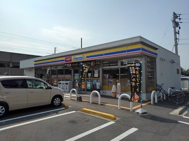 物件外観写真3　(ミニストップ宇多津町店まで200m)
