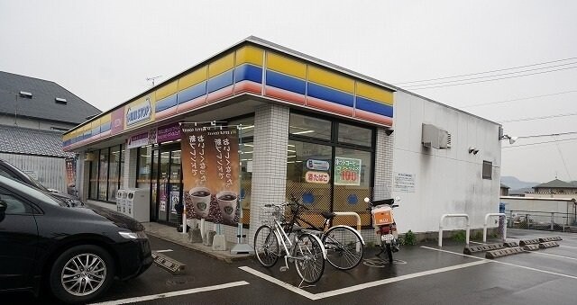 物件外観写真4　(ミニストップさんまで1800m)