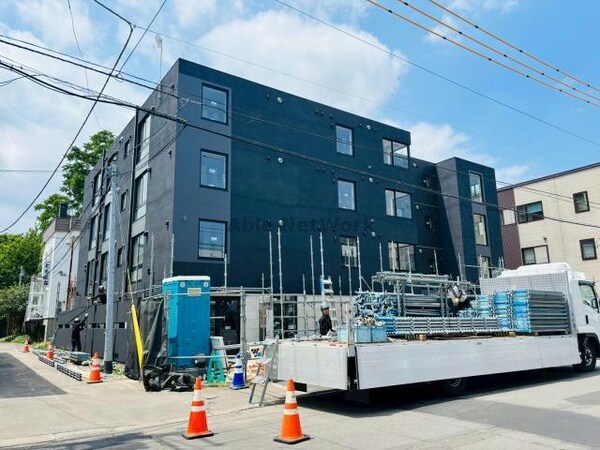 建築中