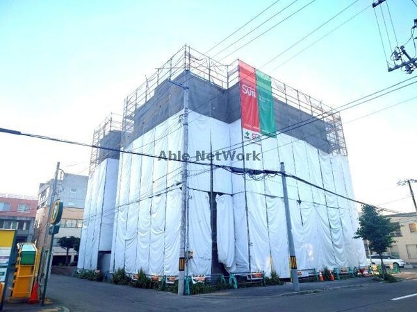 建築中