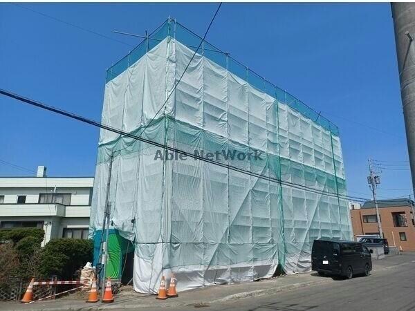 建築中