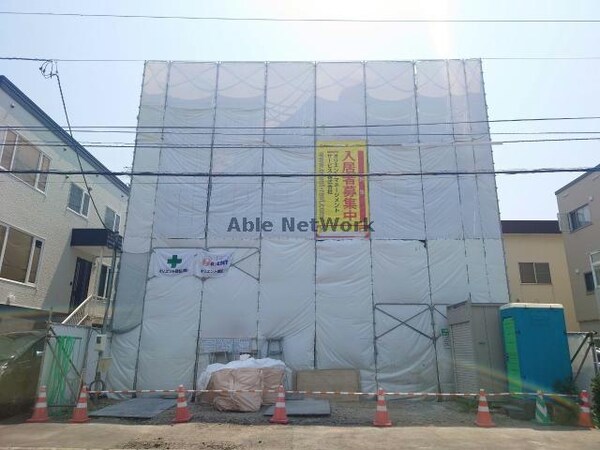 建築中
