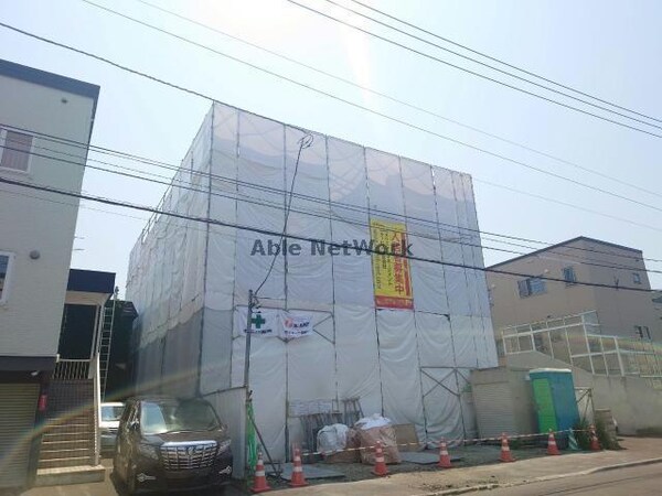 建築中