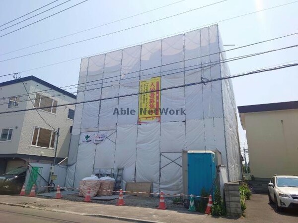 建築中