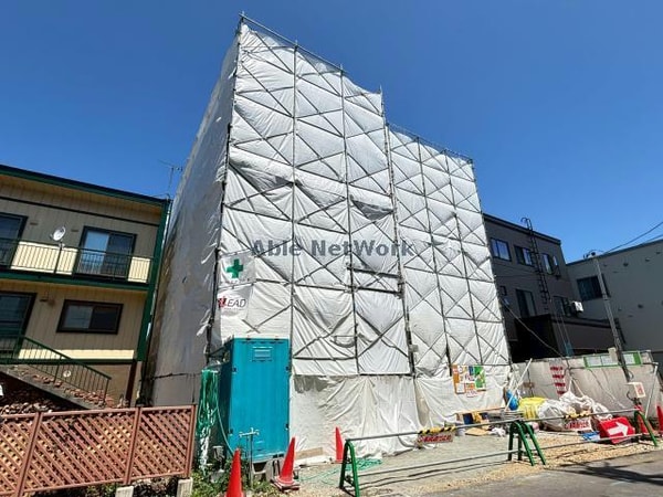 建築中