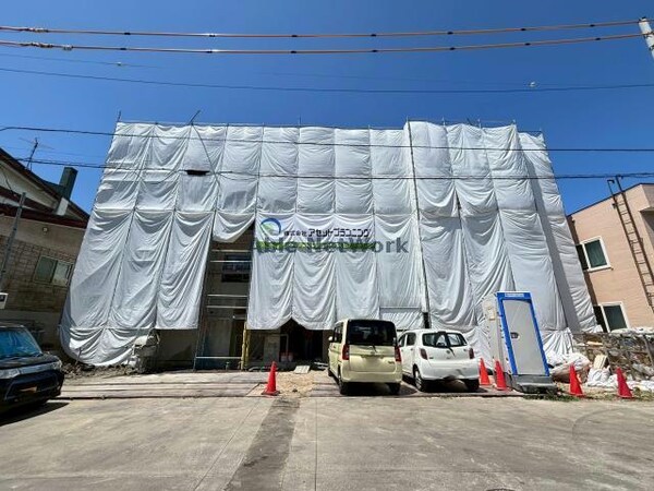 建築中