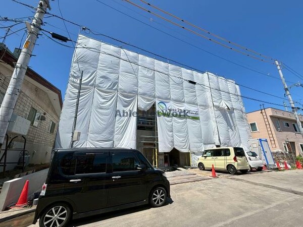 建築中