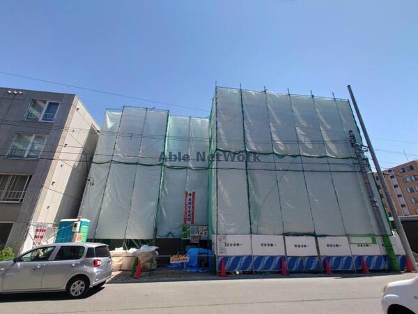 建築中