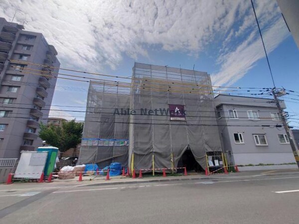 建築中