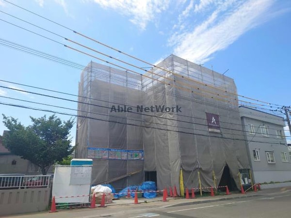 建築中