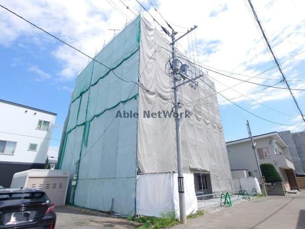 建築中