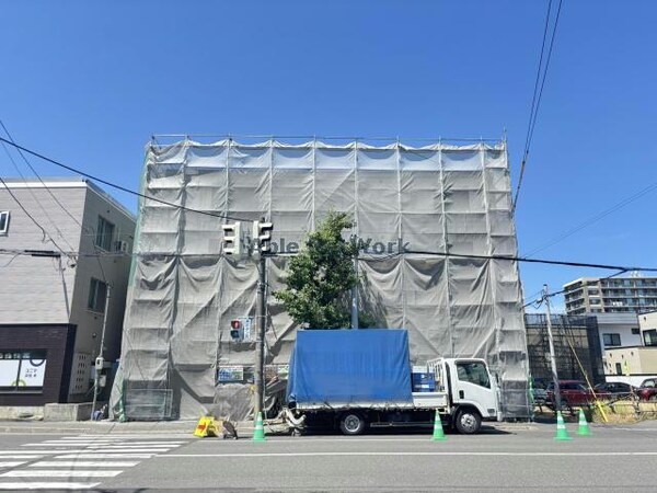 建築中