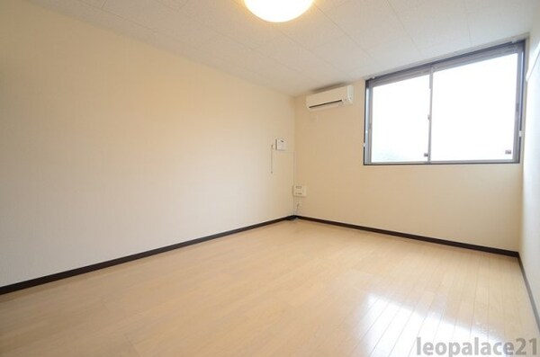 居室(備品や設備仕様は号室等により異なります現地をご確認下さい。)