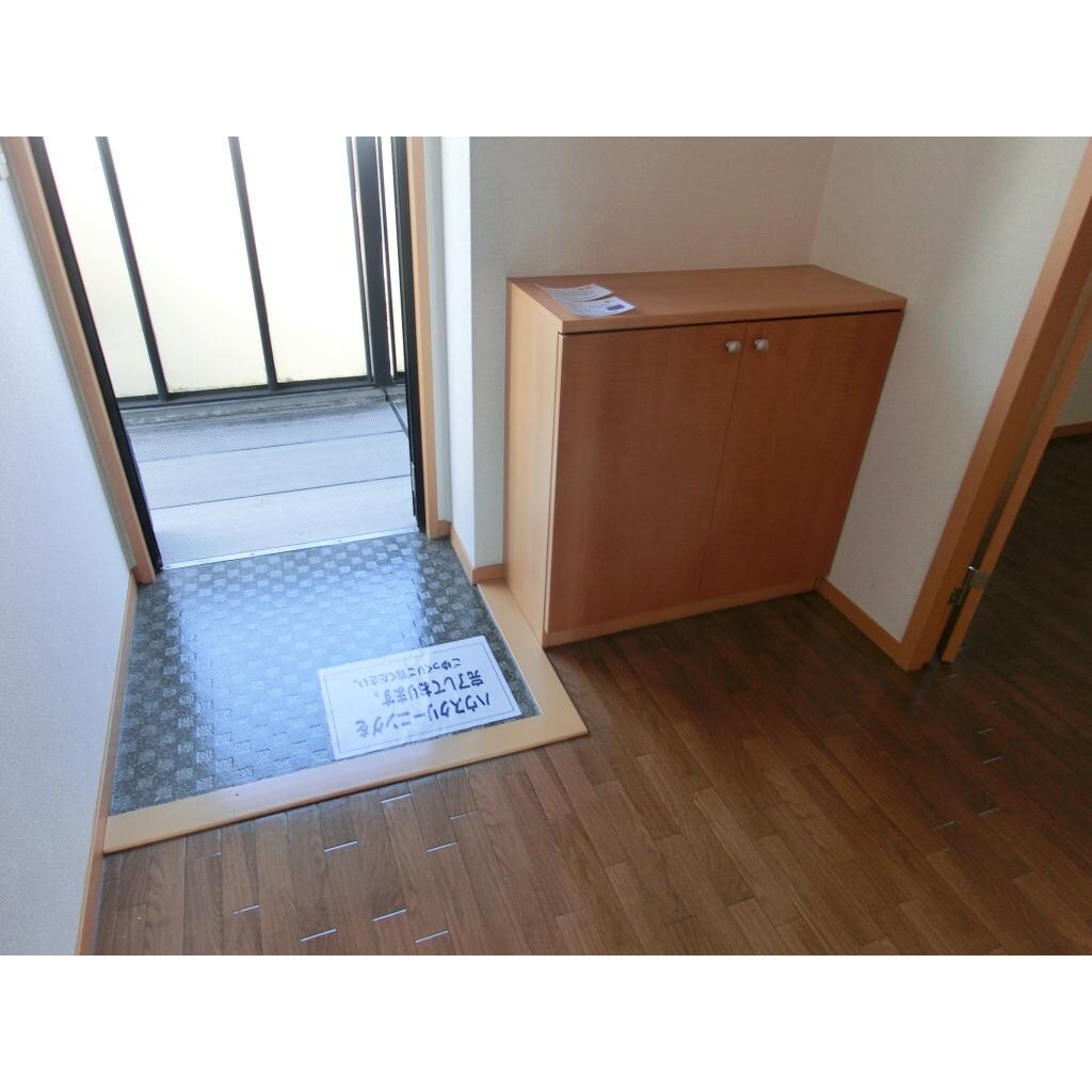 物件内観写真5　(玄関)