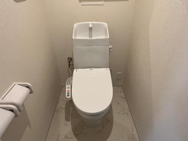 物件内観写真14　(シャワー付トイレ)