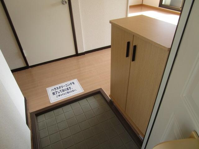 物件内観写真11　(玄関)