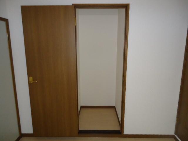 物件内観写真17　(リビング収納)