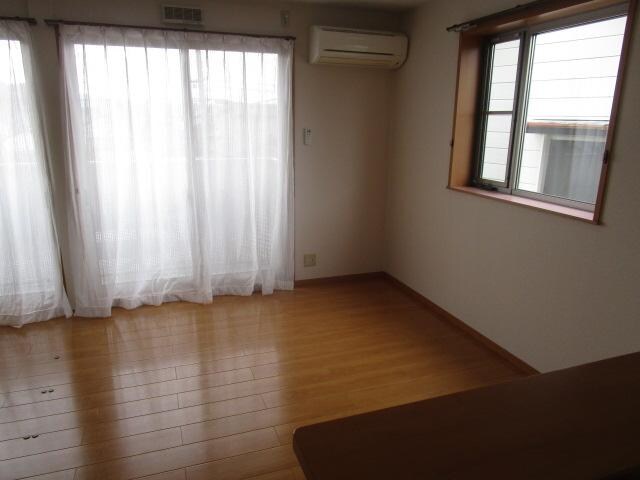 物件内観写真2　(リビング)