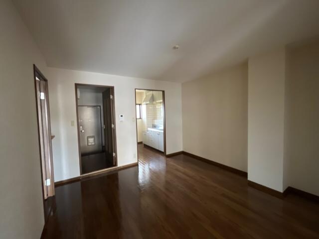 物件内観写真4　(リビング)