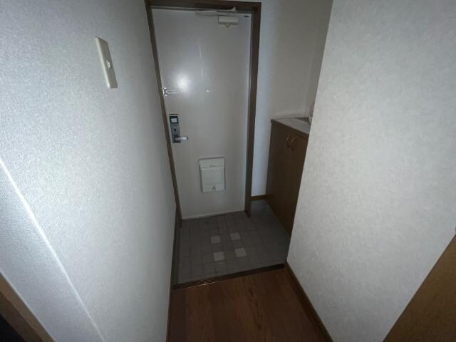 物件内観写真12　(玄関)