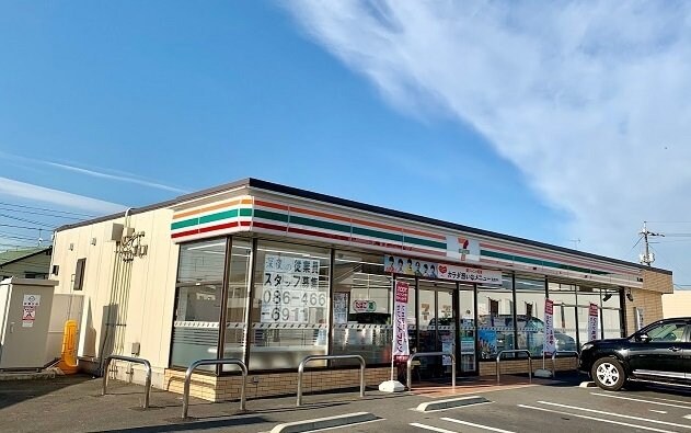 物件外観写真2　(セブン-イレブン倉敷西阿知町店まで500m)