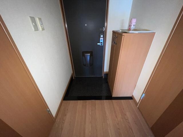 物件内観写真9　(玄関)