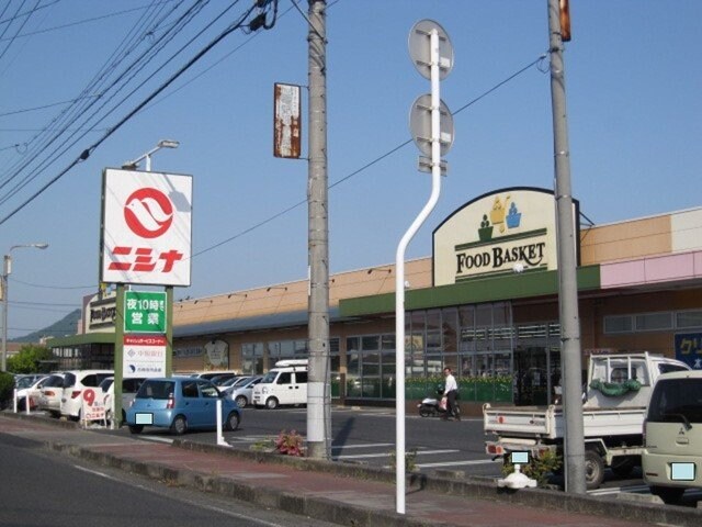 物件外観写真5　(ニシナ真備店まで800m)