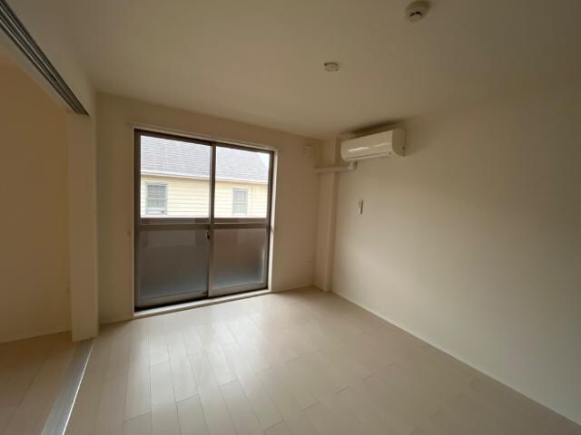 物件内観写真11　(洋室)