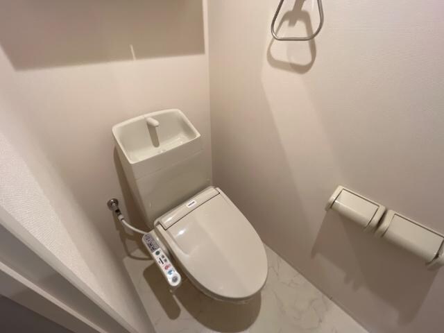 物件内観写真15　(シャワー付トイレ)