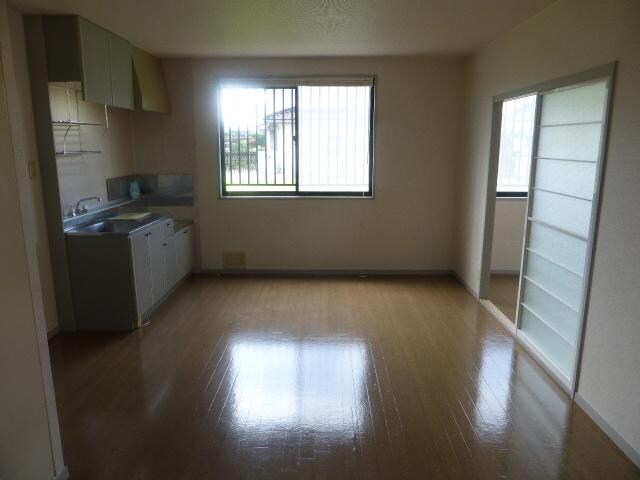 物件内観写真2　(リビング)