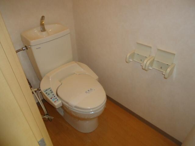 物件内観写真14　(シャワー付きトイレ)