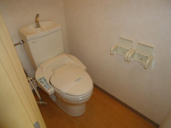 トイレ(シャワー付きトイレ)