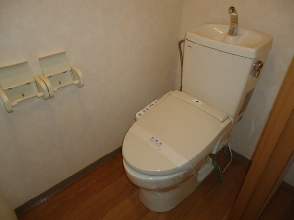 トイレ(シャワー付きトイレ)