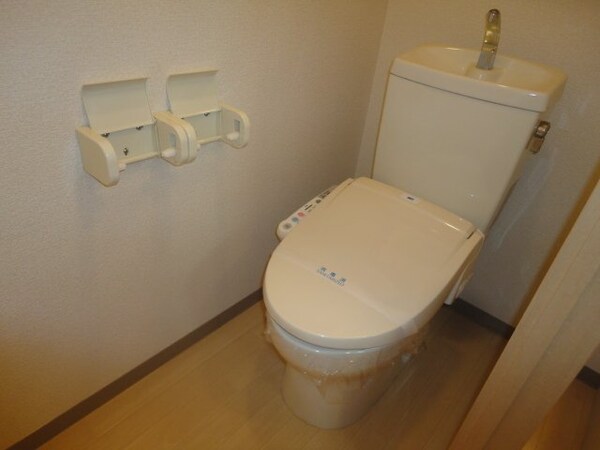 トイレ(シャワー付きトイレ)