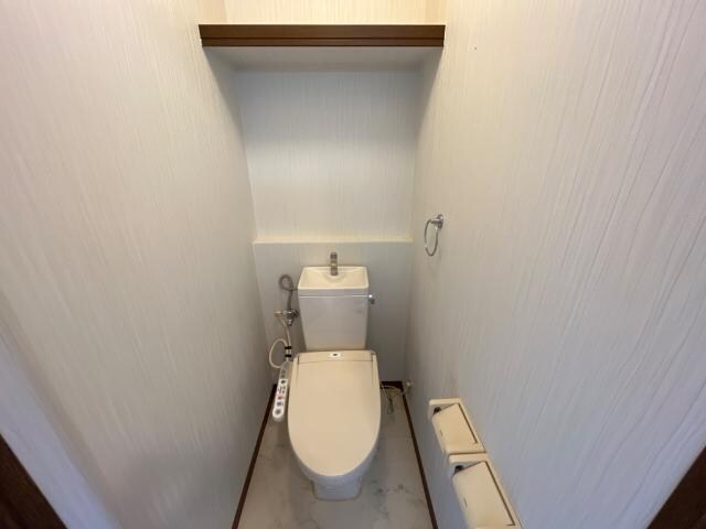 物件内観写真14　(シャワー付トイレ)