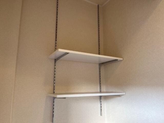 物件内観写真20　(洗濯機上棚)
