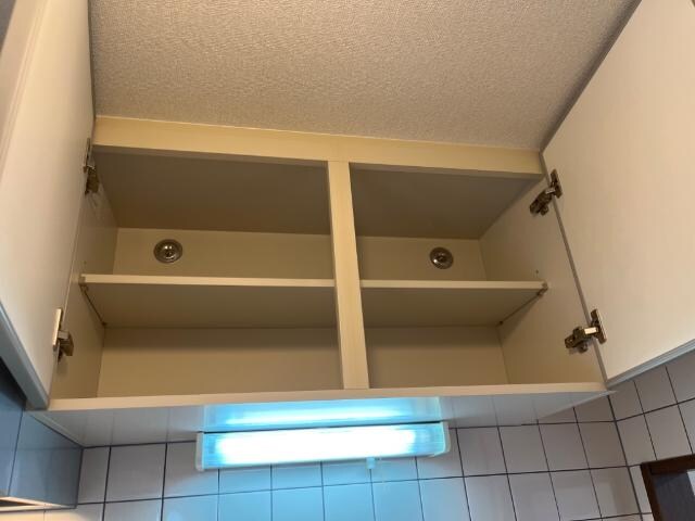物件内観写真23　(キッチン吊り戸棚)