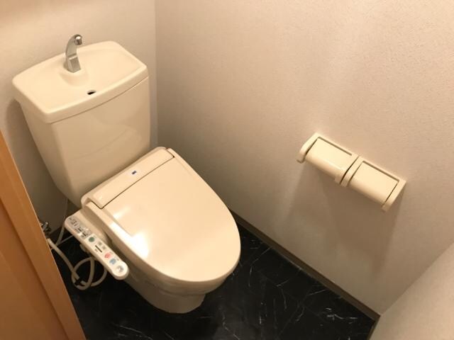 物件内観写真16　(シャワー付トイレ)