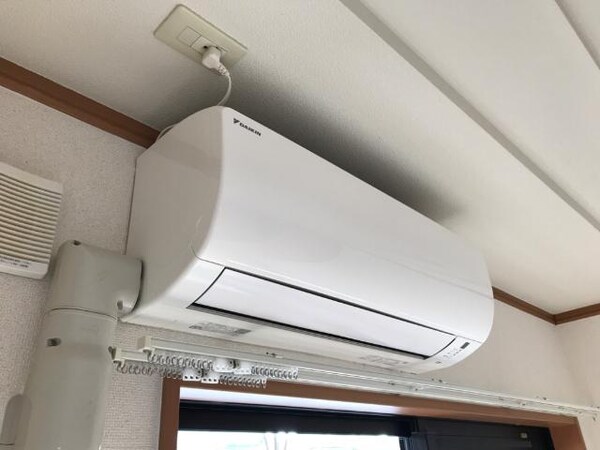 建物設備(エアコン東側)