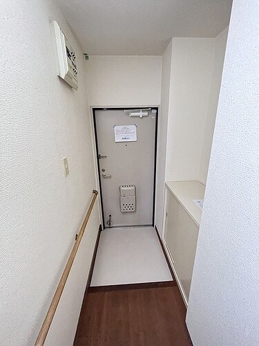 物件内観写真12　(玄関　※2023年10月撮影)