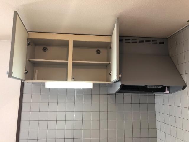 物件内観写真19　(上部収納棚)