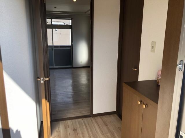 物件内観写真23　(玄関)