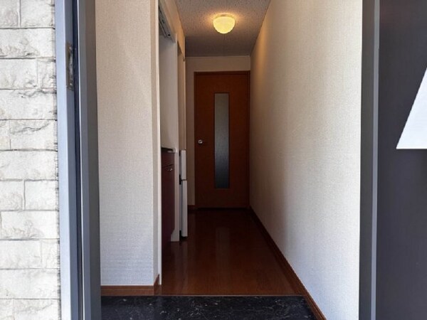 玄関(備品や設備仕様は号室等により異なります現地をご確認下さい。)