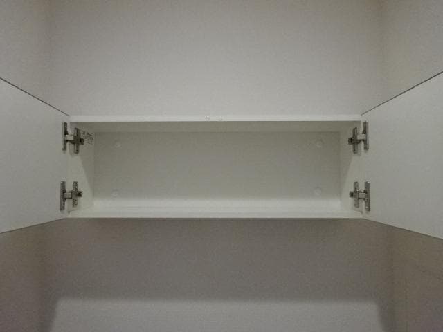 物件内観写真25　(トイレ収納)