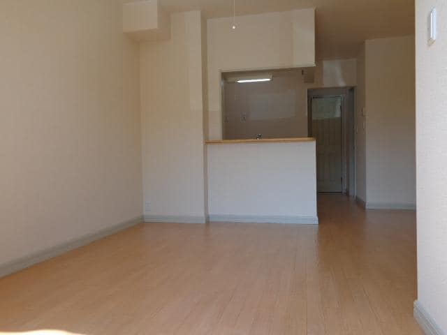 物件内観写真2　(リビング)