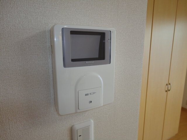 物件内観写真13　(カメラ付インターホン)