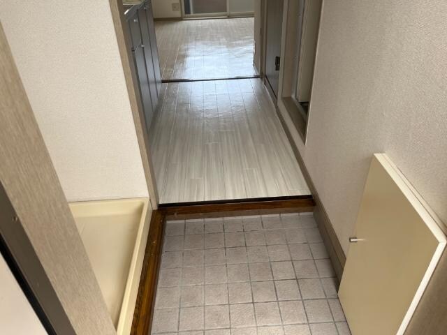 物件内観写真7　(玄関)